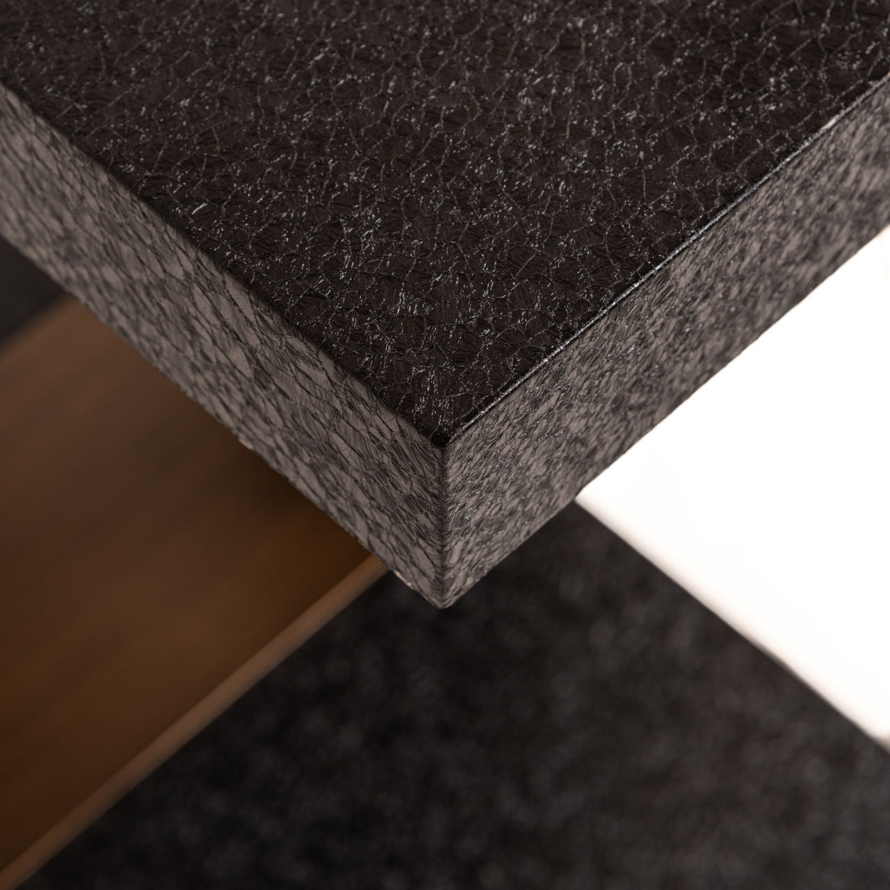 Console Bazel black/gold